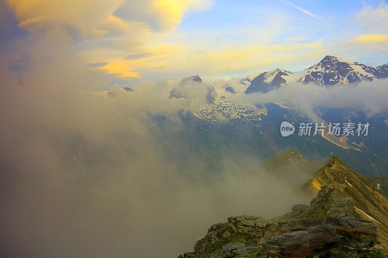 Hohe Tauern雪顶奥地利山脉-泰洛阿尔卑斯戏剧性的云景天空和景观和大格洛克纳山脉